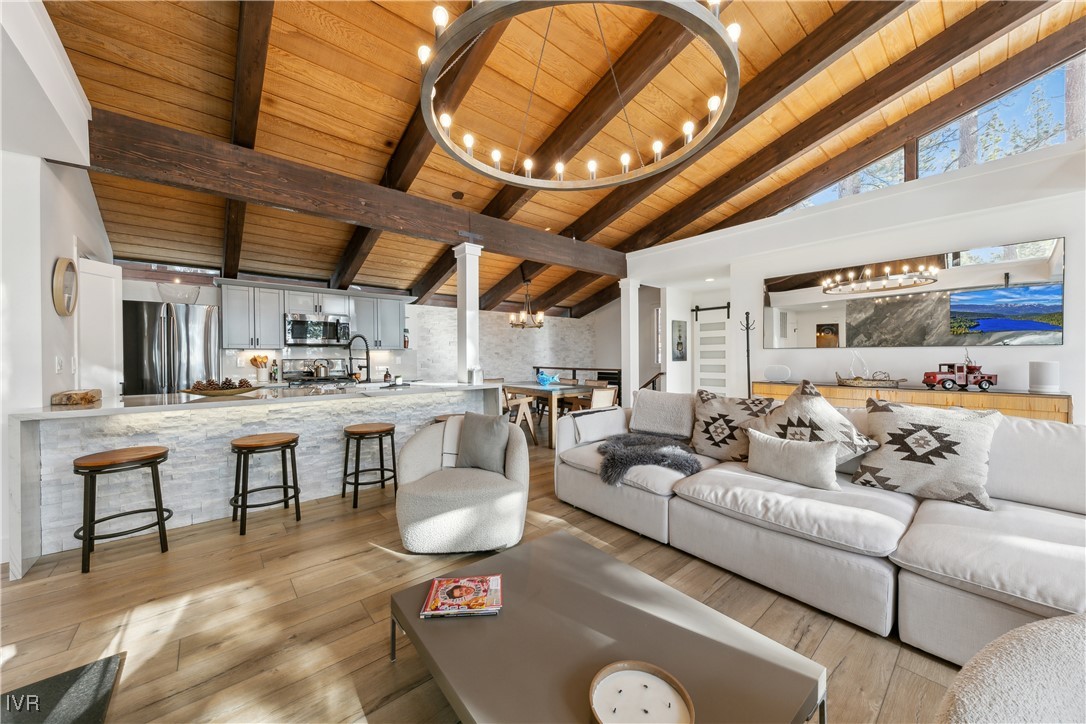 725 Fairview Boulevard 5