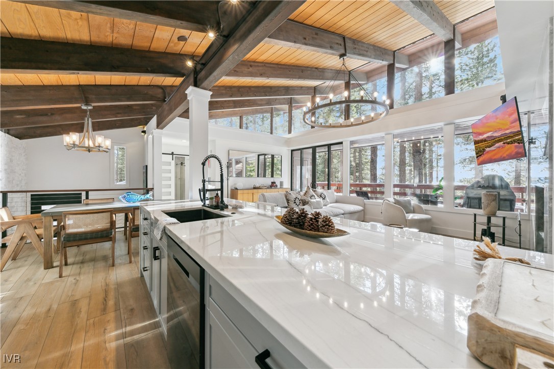 725 Fairview Boulevard 5