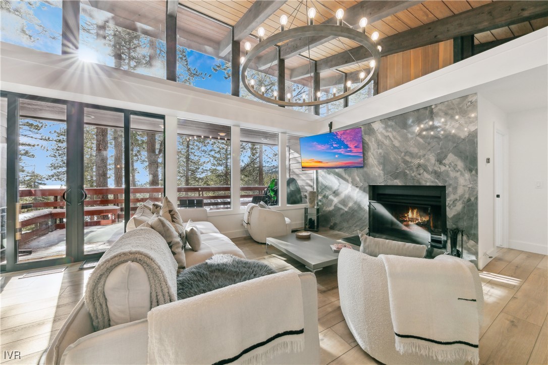 725 Fairview Boulevard 5