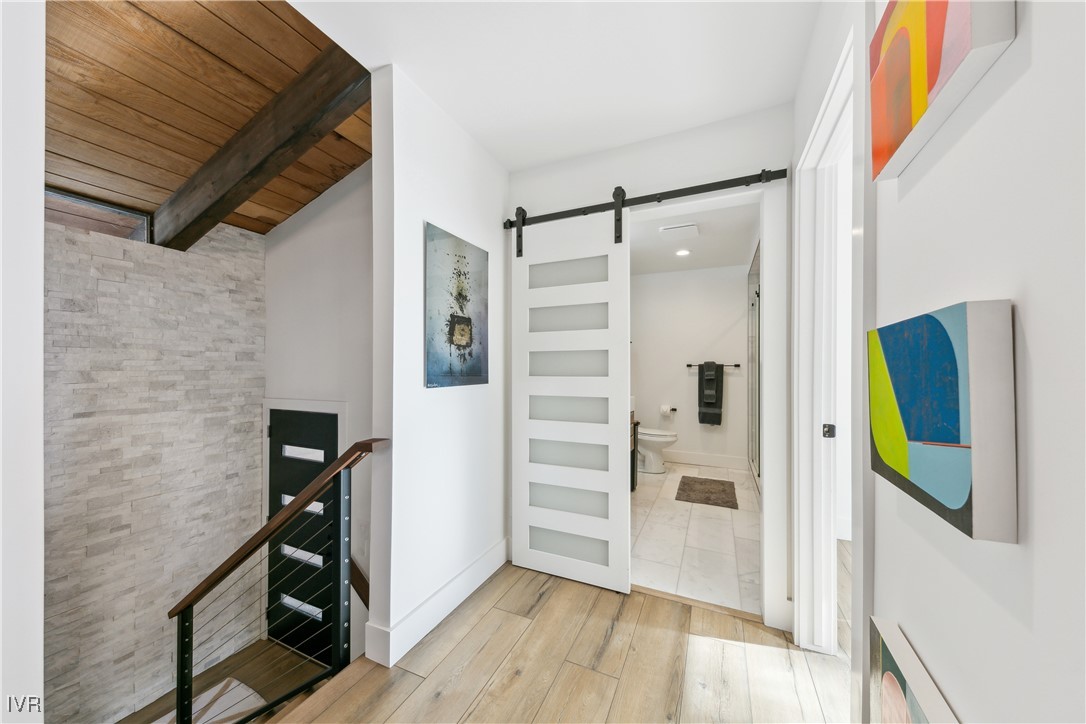 725 Fairview Boulevard 5