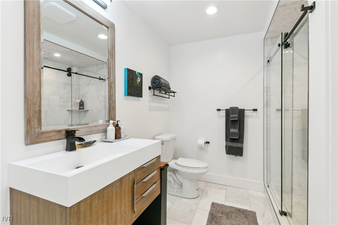 725 Fairview Boulevard 5