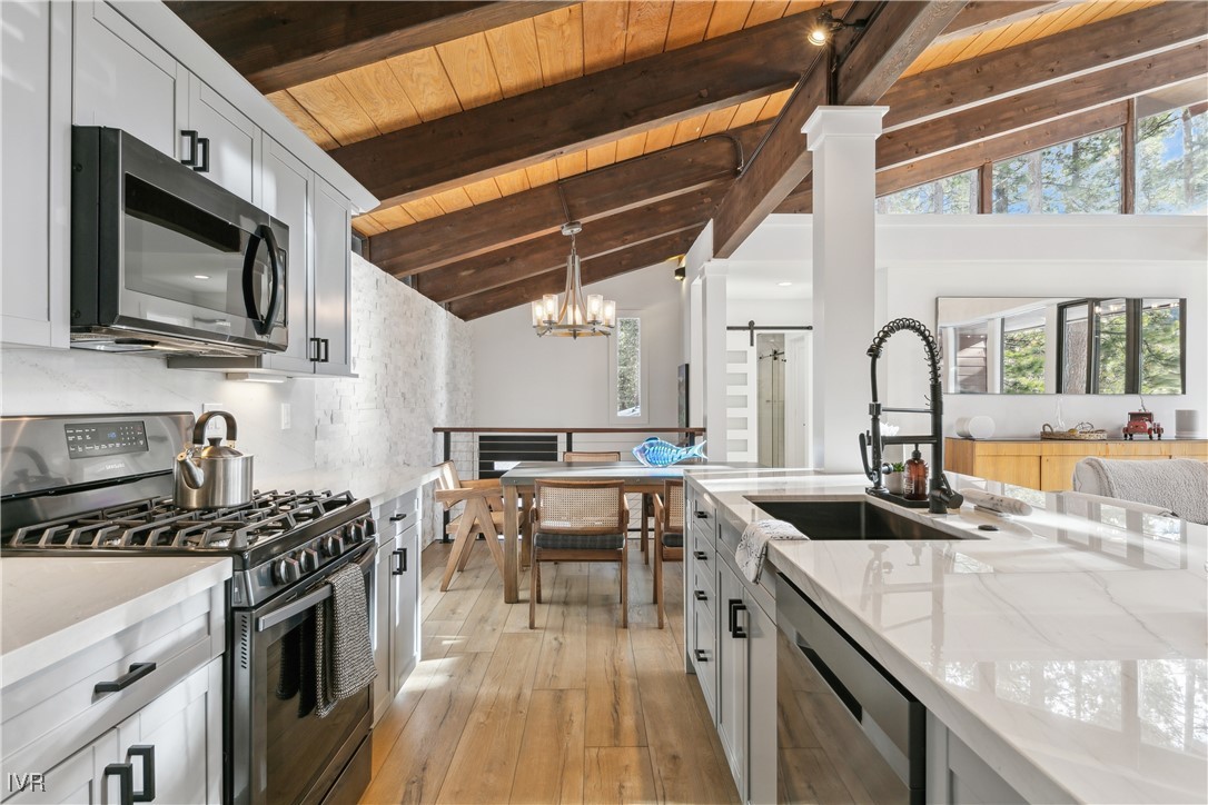 725 Fairview Boulevard 5