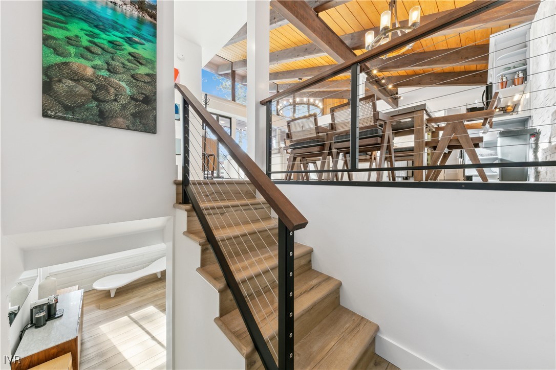 725 Fairview Boulevard 5