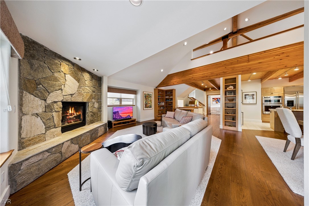 856 Lake Country Drive