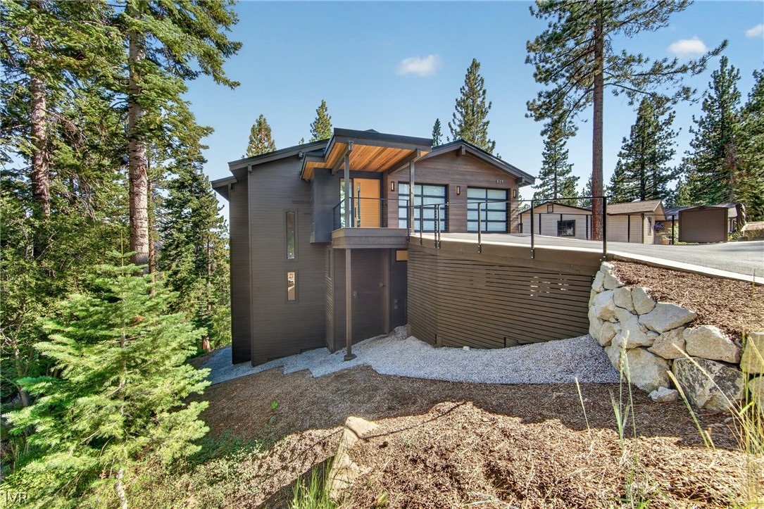 579 Fallen Leaf Way