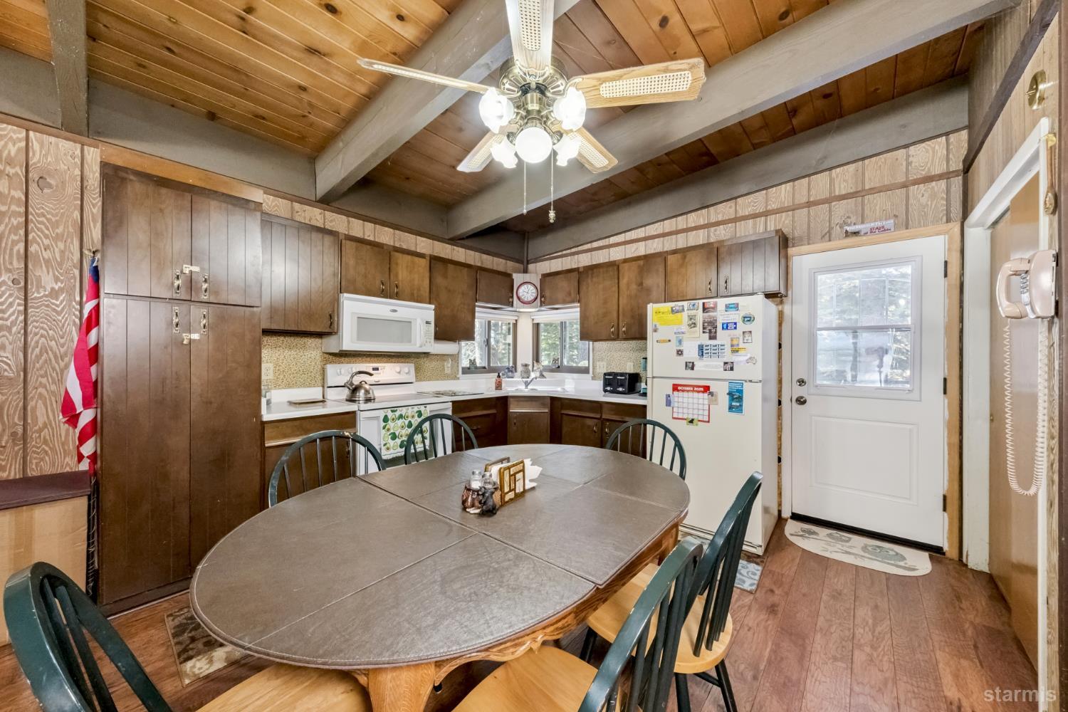 1496 Apple Valley Drive