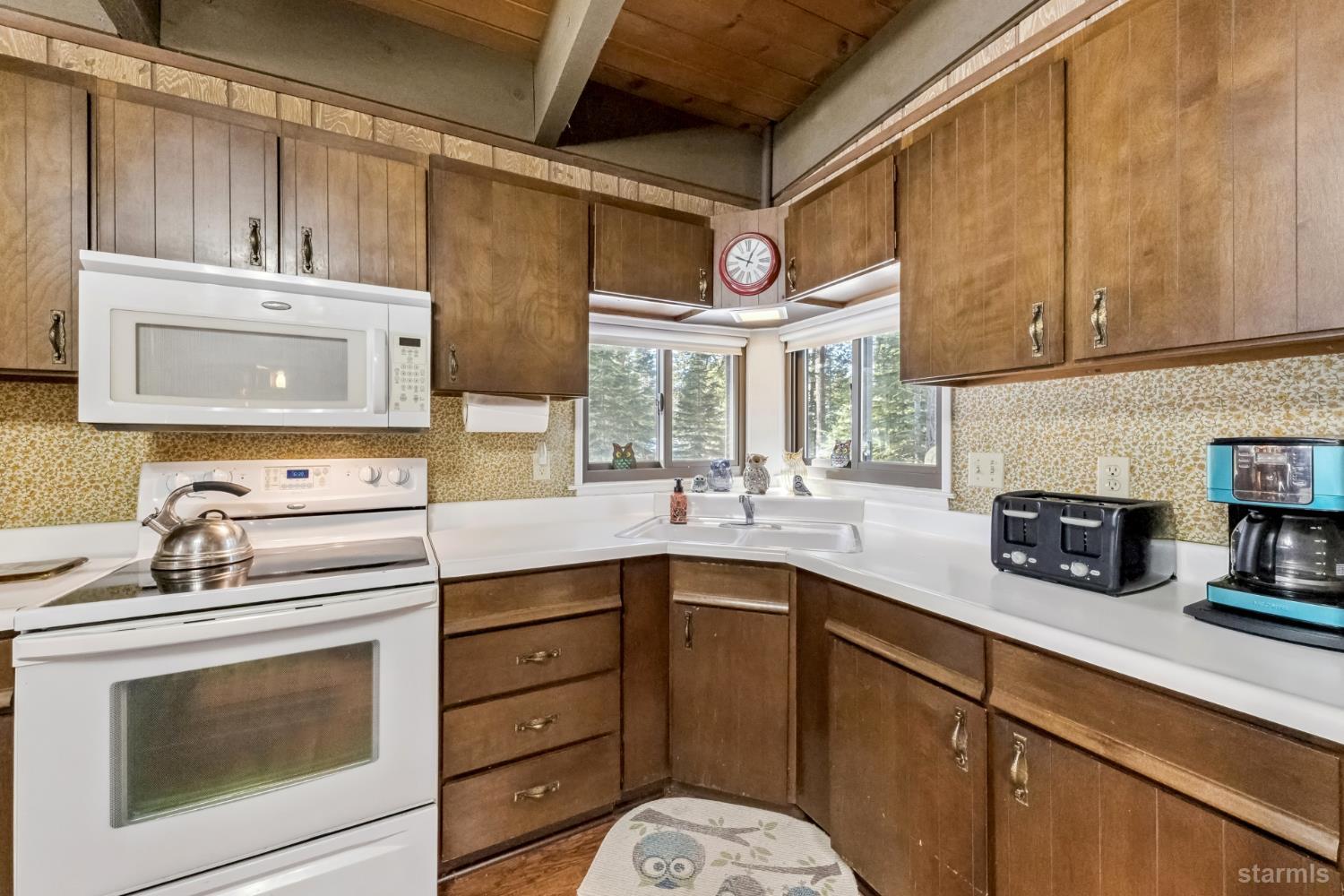 1496 Apple Valley Drive