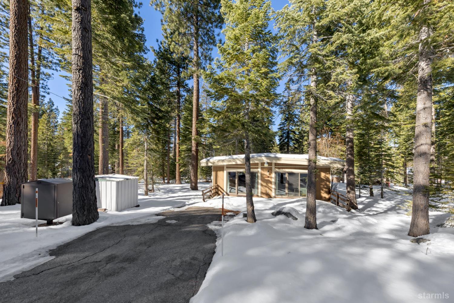 1496 Apple Valley Drive
