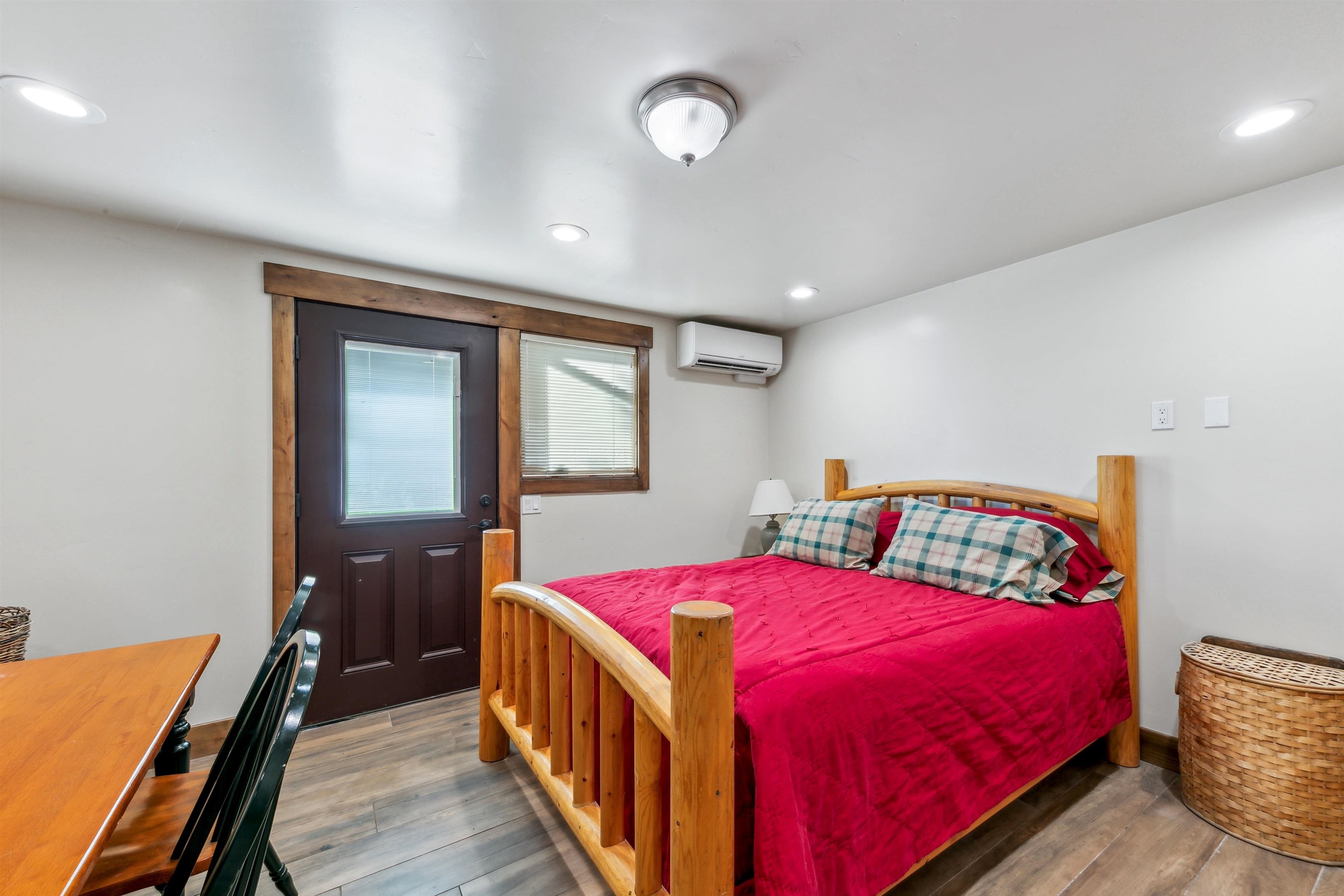 9702 North Lake Boulevard