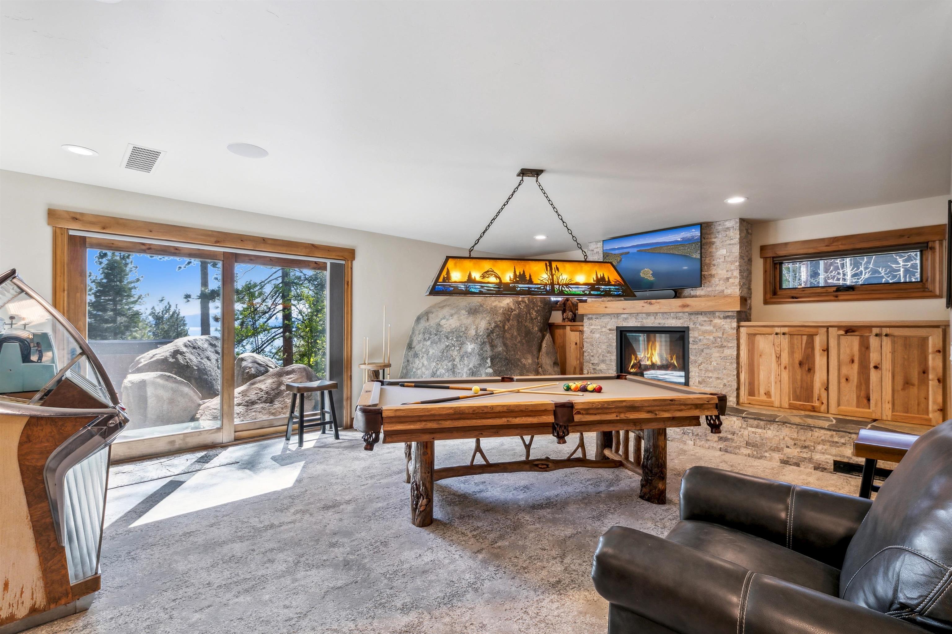 9702 North Lake Boulevard