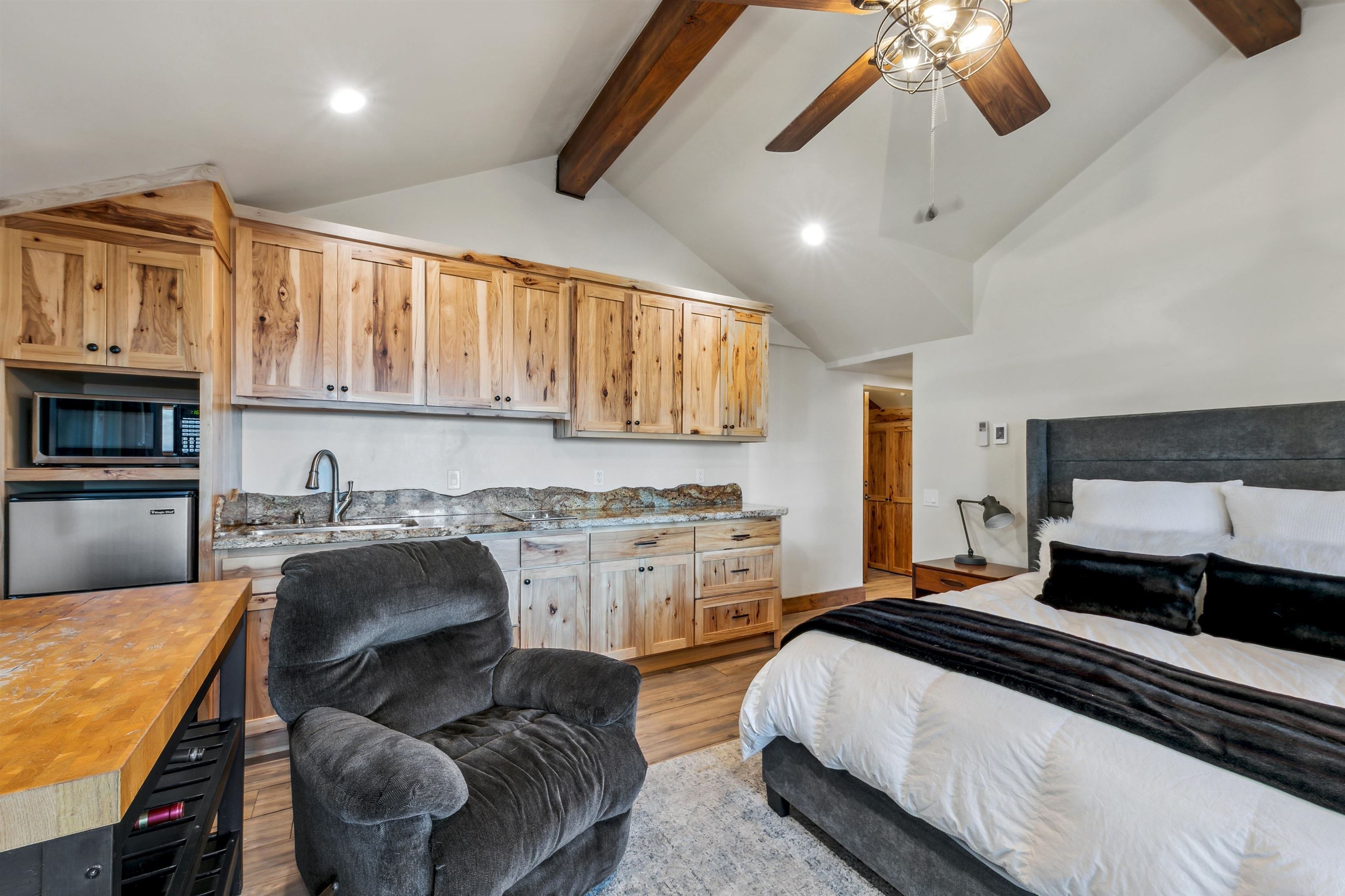 9702 North Lake Boulevard