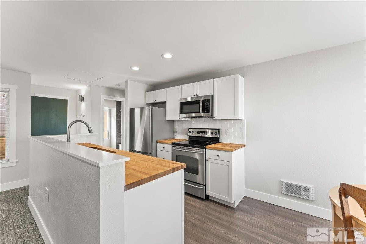 3921 Clear Acre Lane, 174