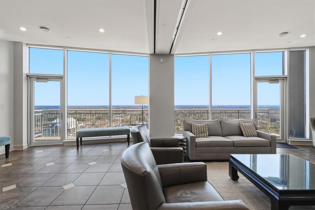 4545 Commerce ST 1904