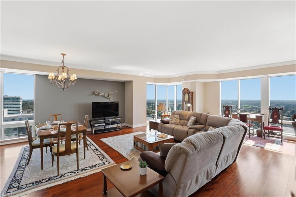 4545 Commerce ST 1904