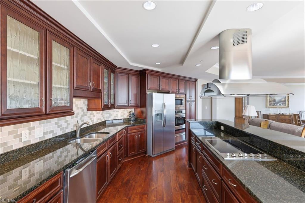 4545 Commerce ST 1904