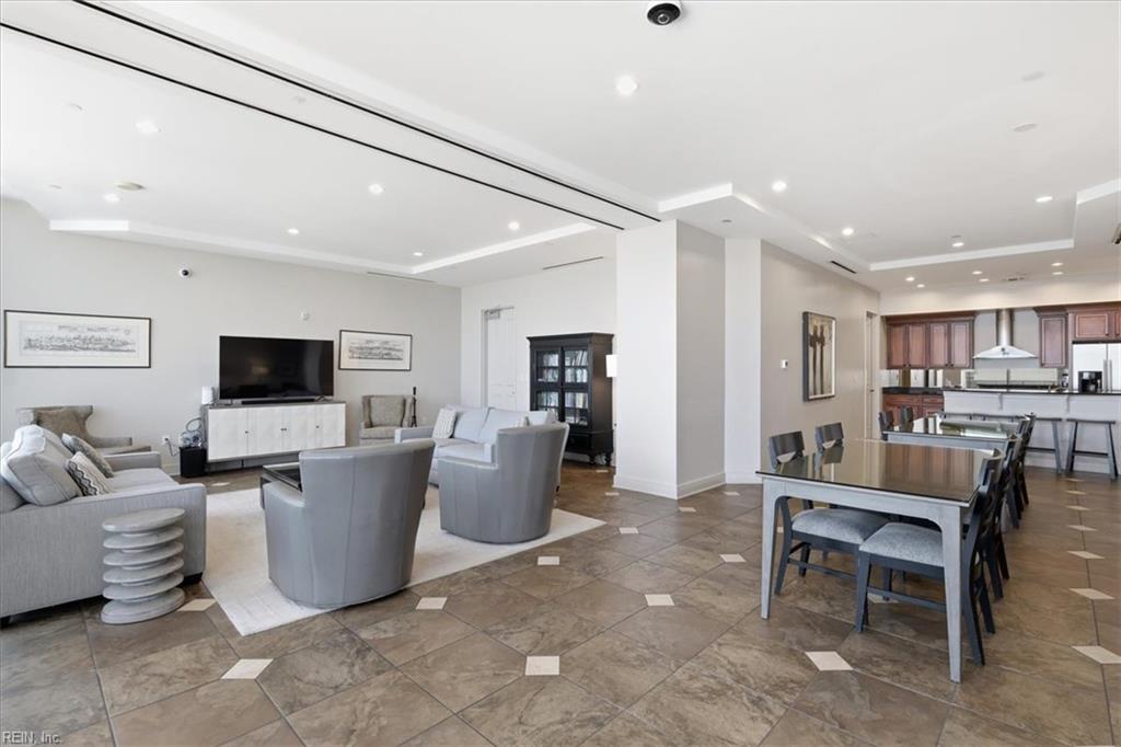 4545 Commerce ST 1904