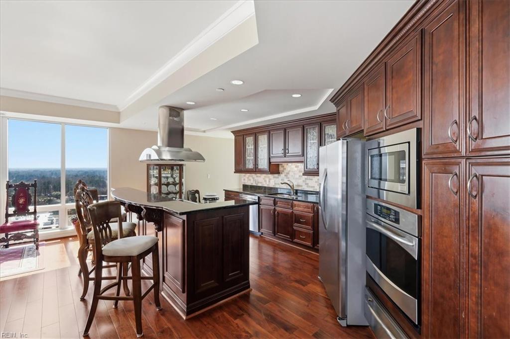 4545 Commerce ST 1904