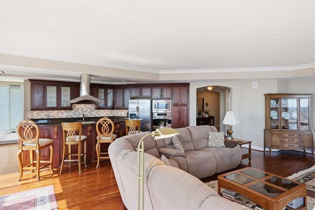 4545 Commerce ST 1904