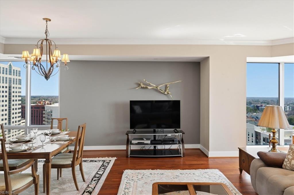 4545 Commerce ST 1904