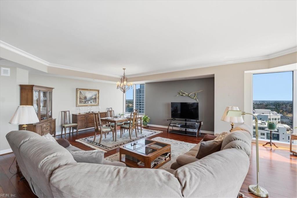 4545 Commerce ST 1904