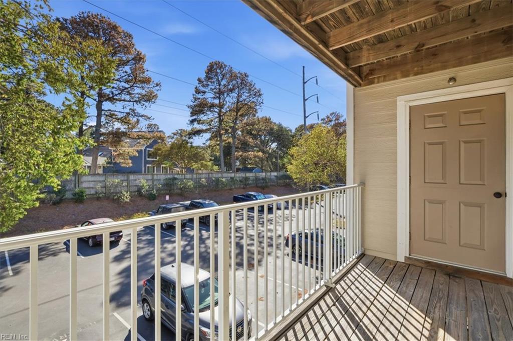 2221 Lesner CRES #202