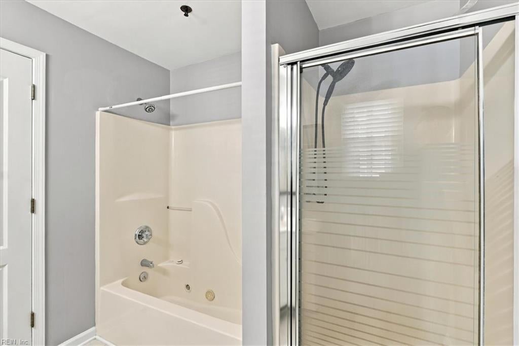 2221 Lesner CRES #202