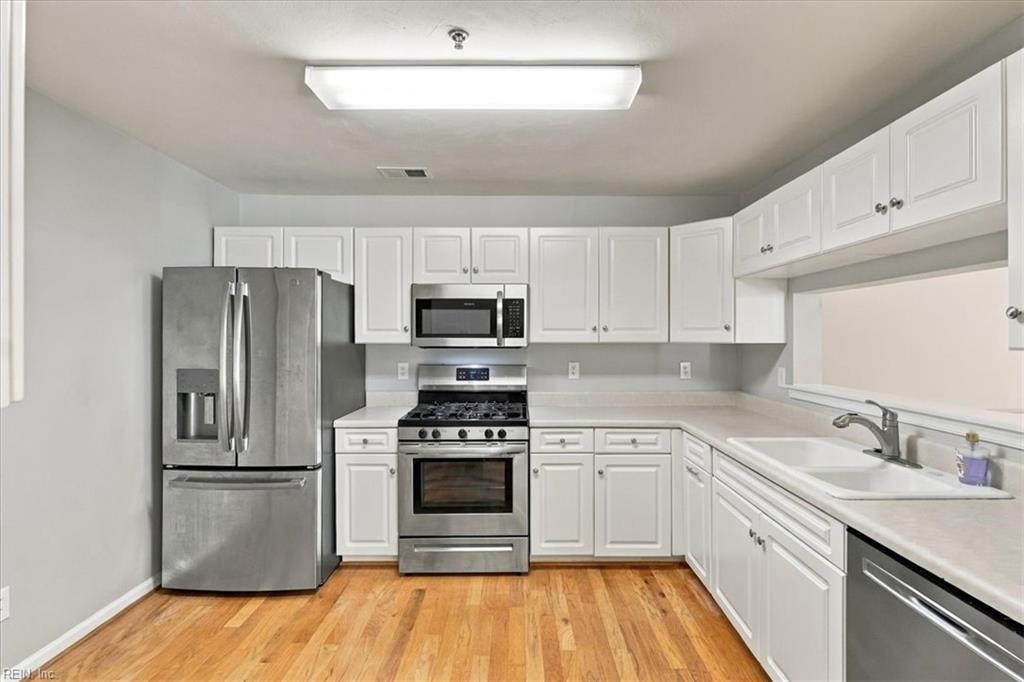 2221 Lesner CRES #202