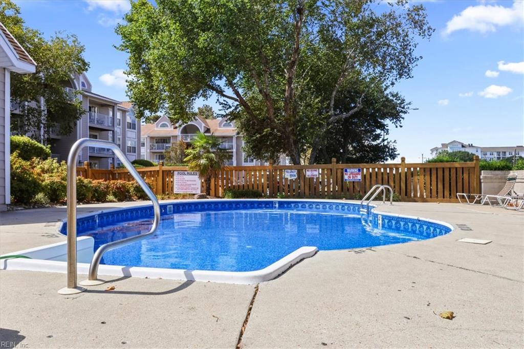 2221 Lesner CRES #202