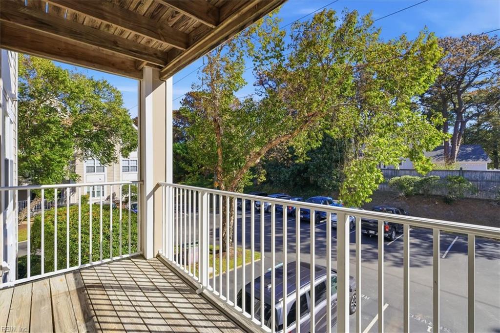 2221 Lesner CRES #202