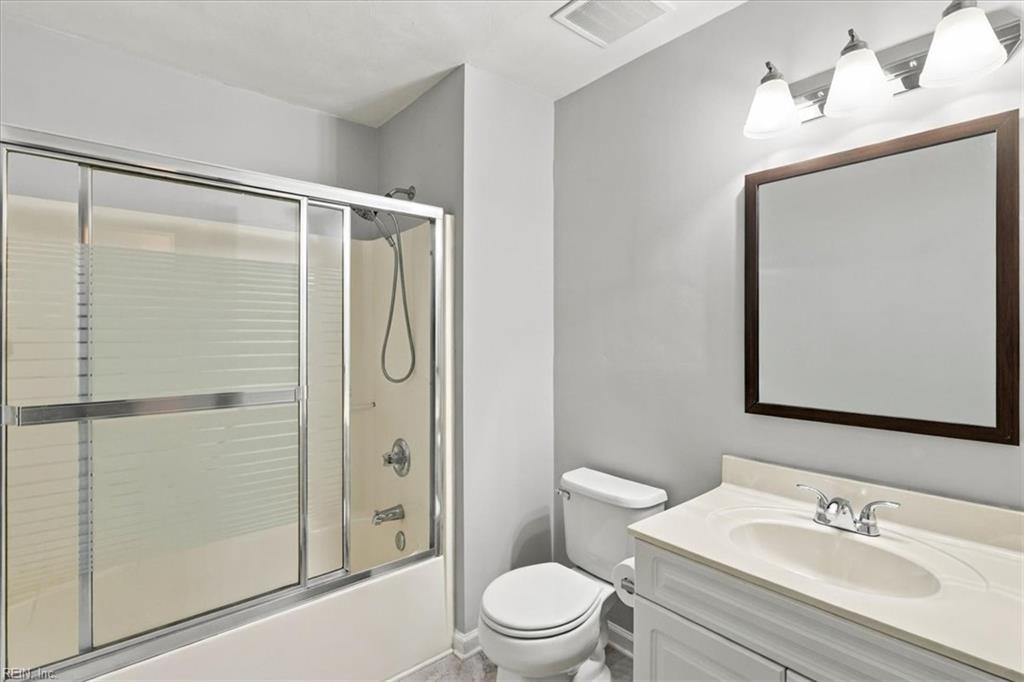 2221 Lesner CRES #202