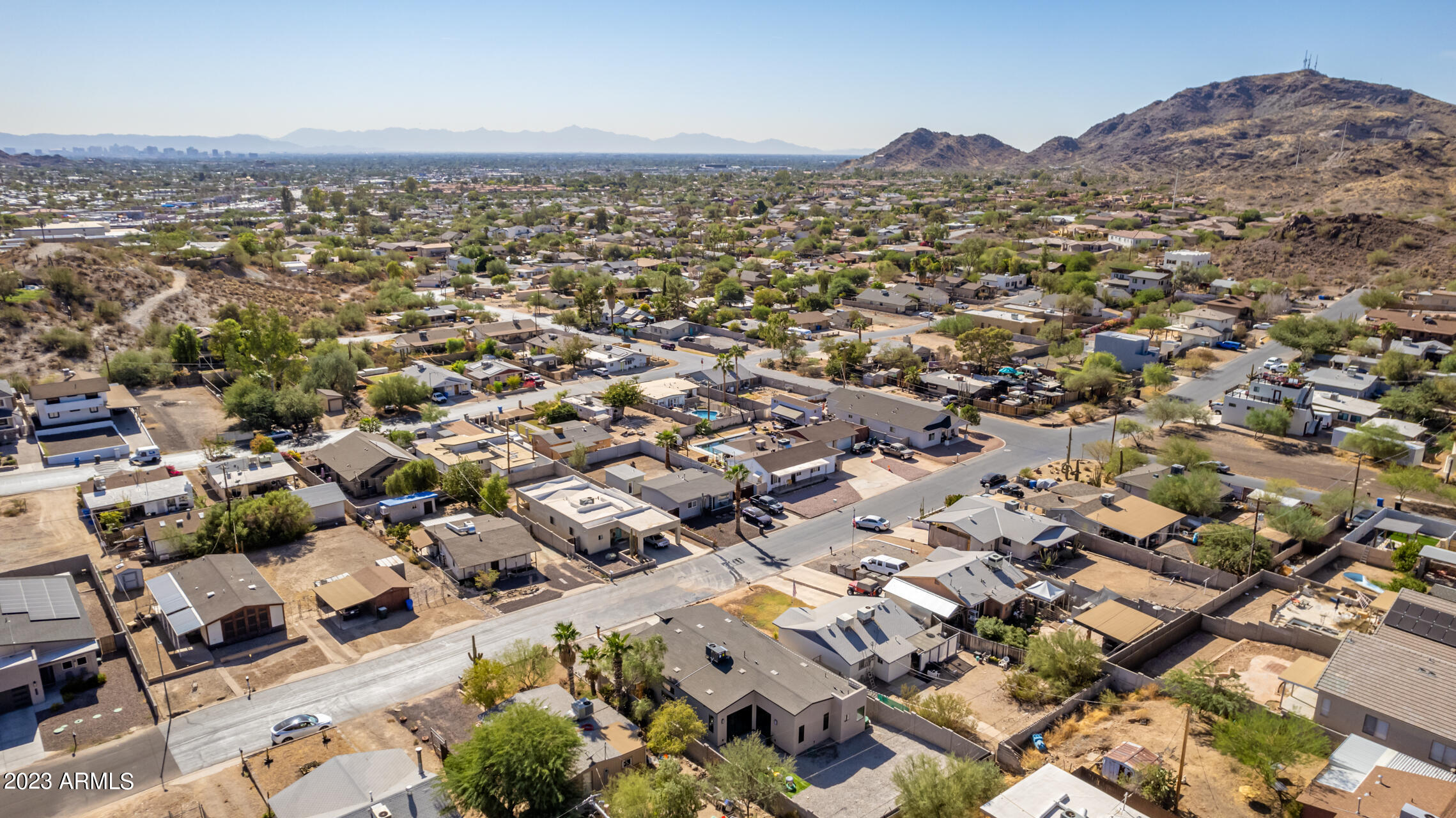 1522 E SIERRA Street