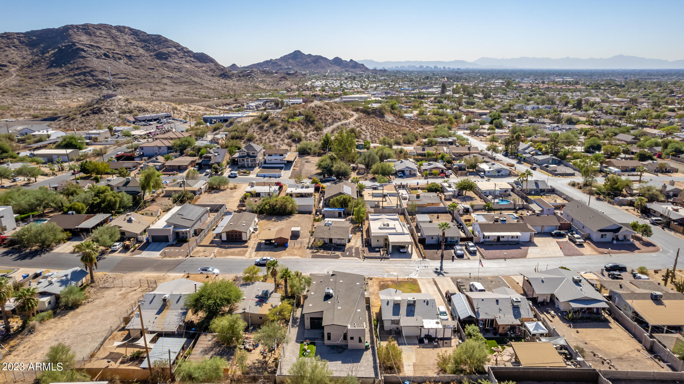 1522 E SIERRA Street