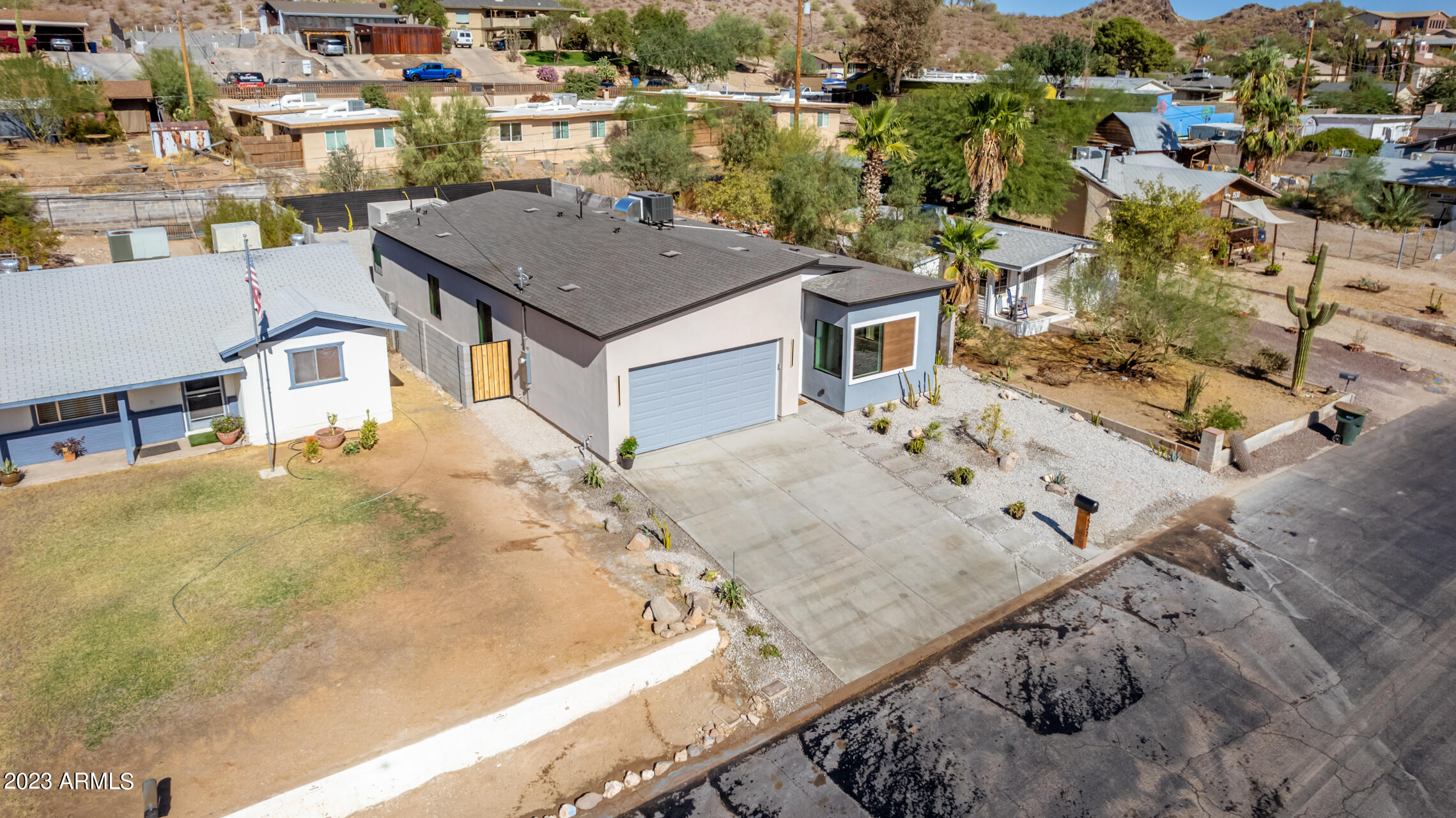 1522 E SIERRA Street