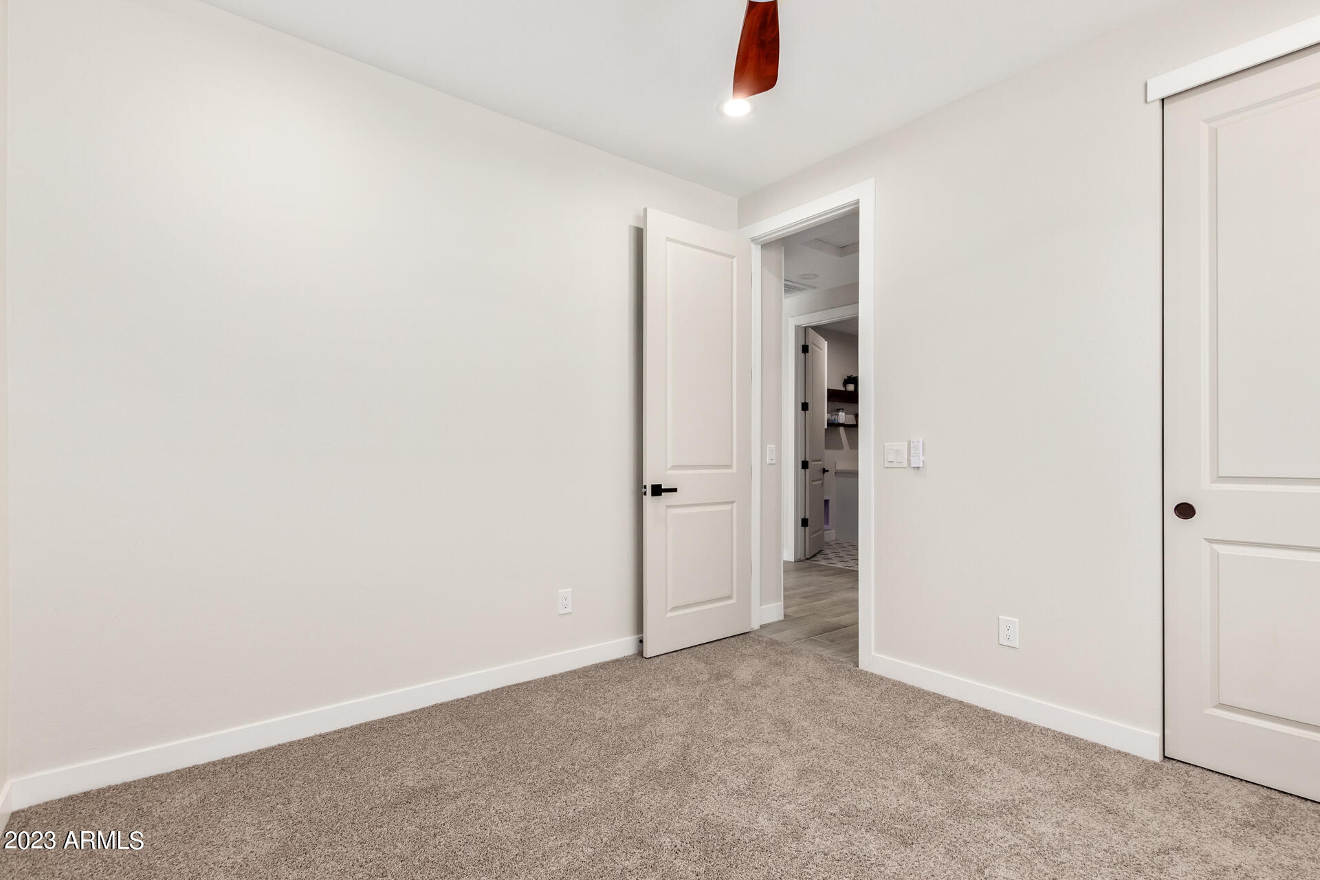 1522 E SIERRA Street