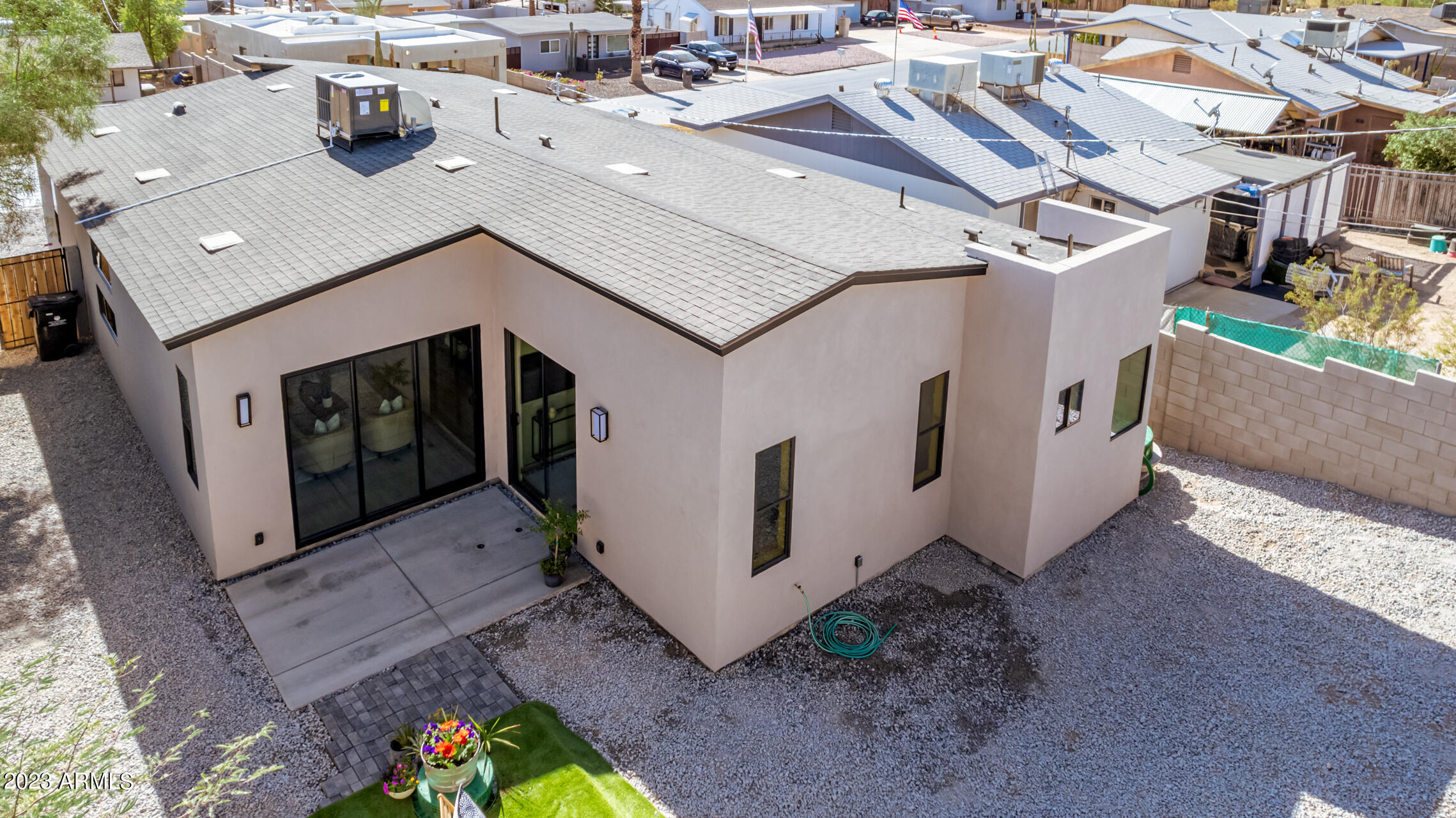 1522 E SIERRA Street