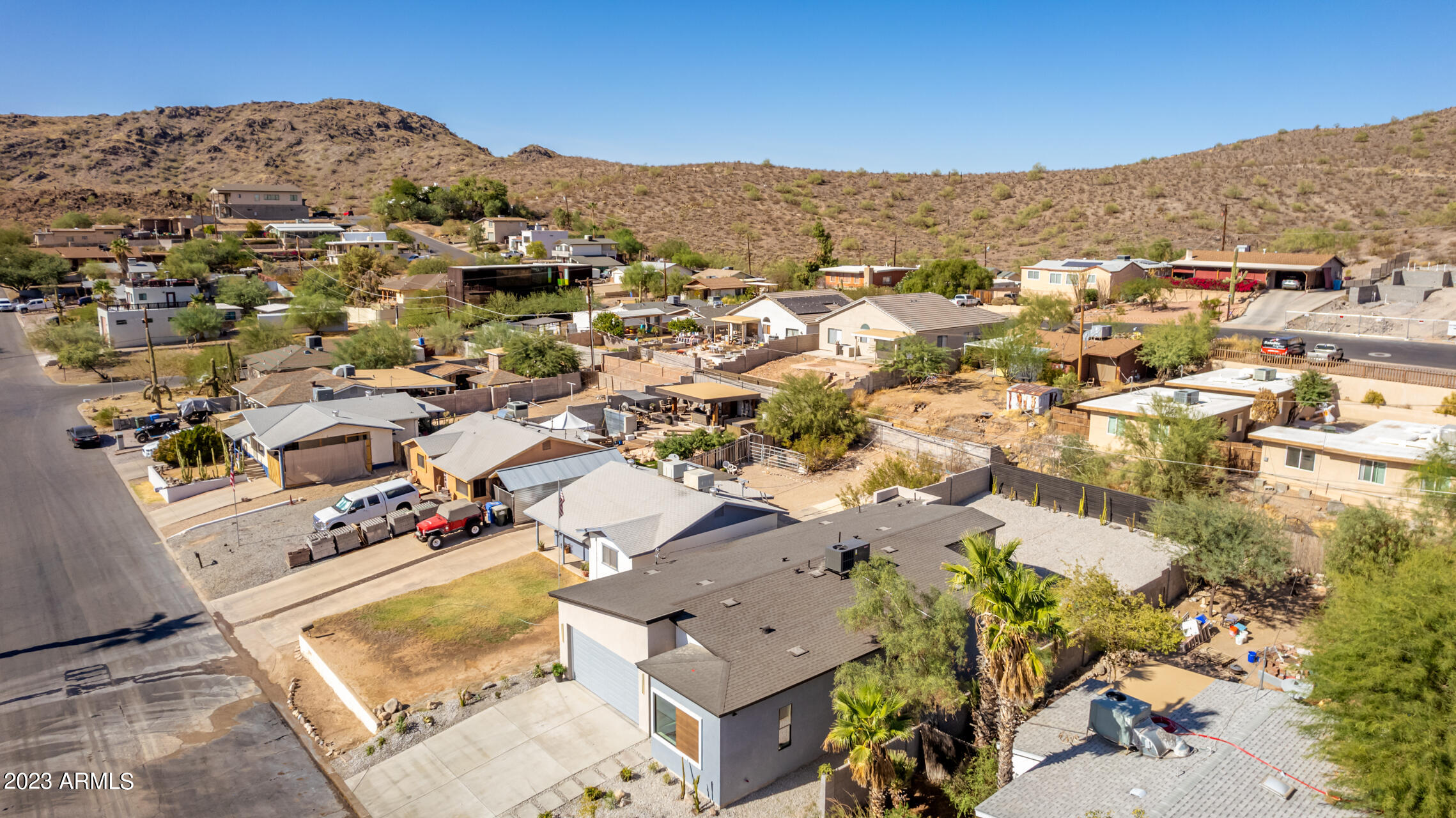 1522 E SIERRA Street