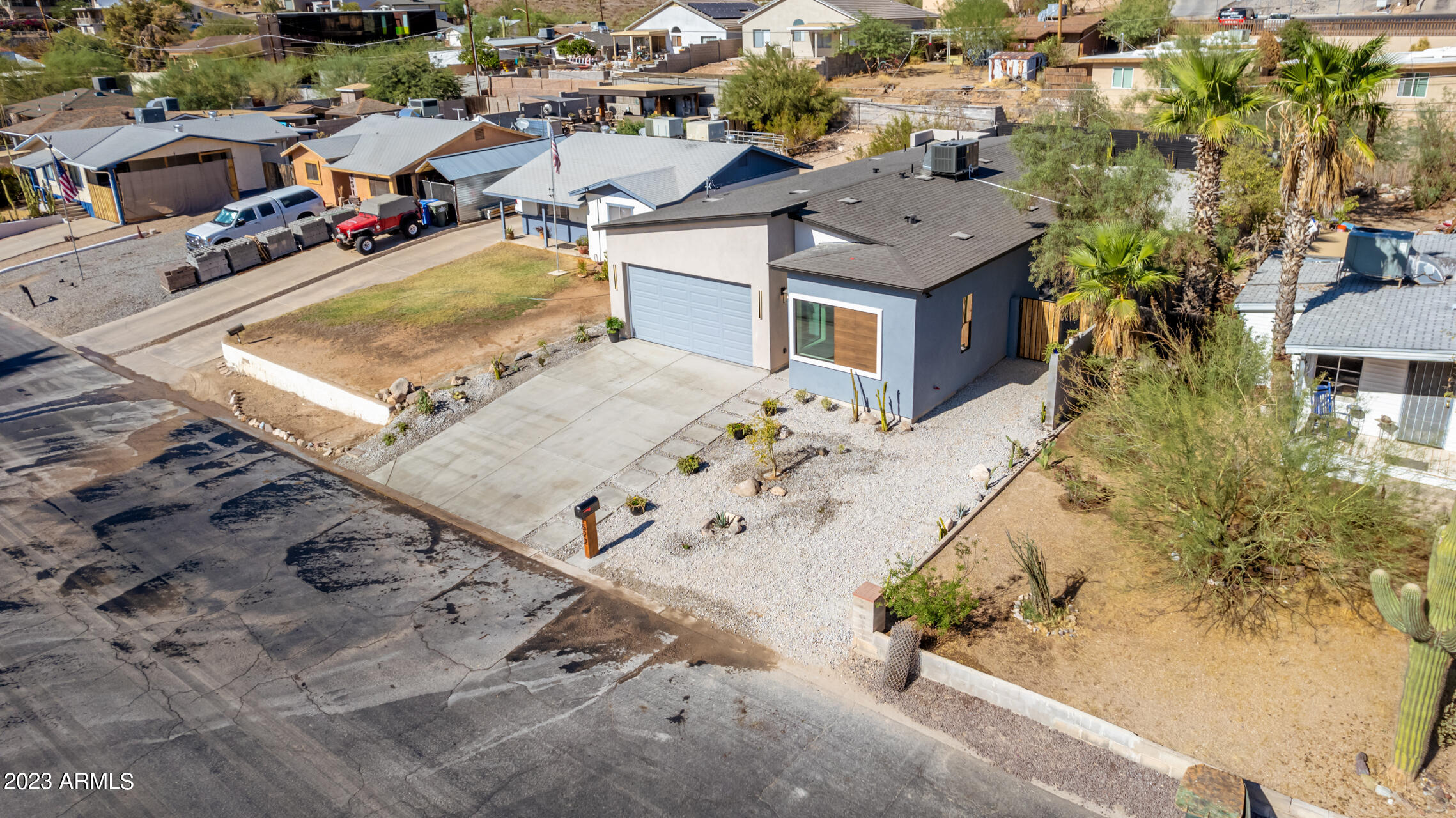 1522 E SIERRA Street