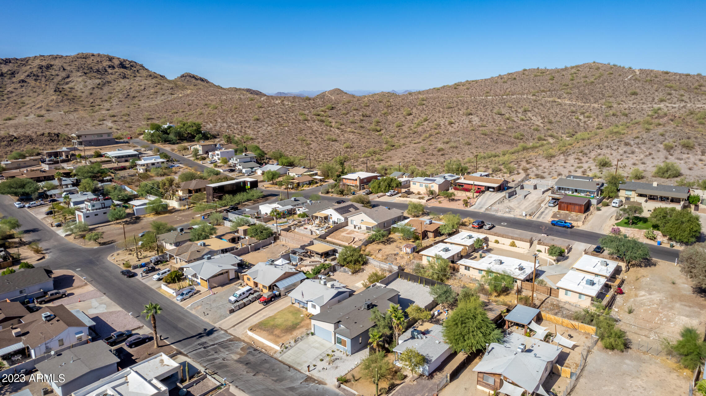 1522 E SIERRA Street