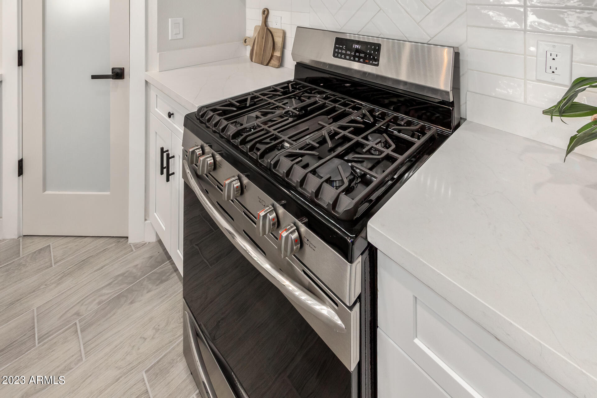 1522 E SIERRA Street