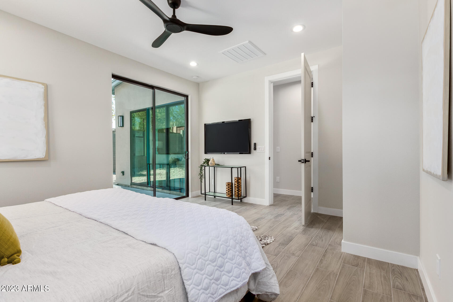 1522 E SIERRA Street