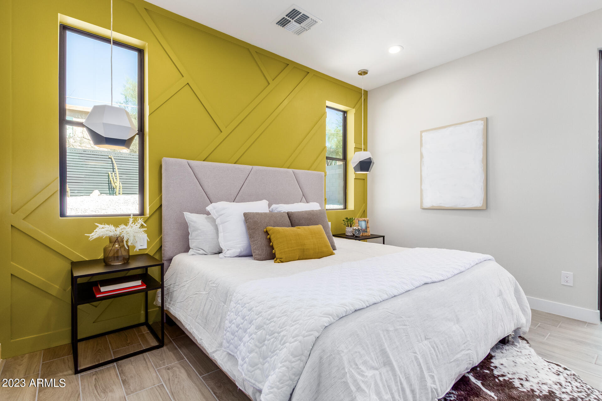 1522 E SIERRA Street