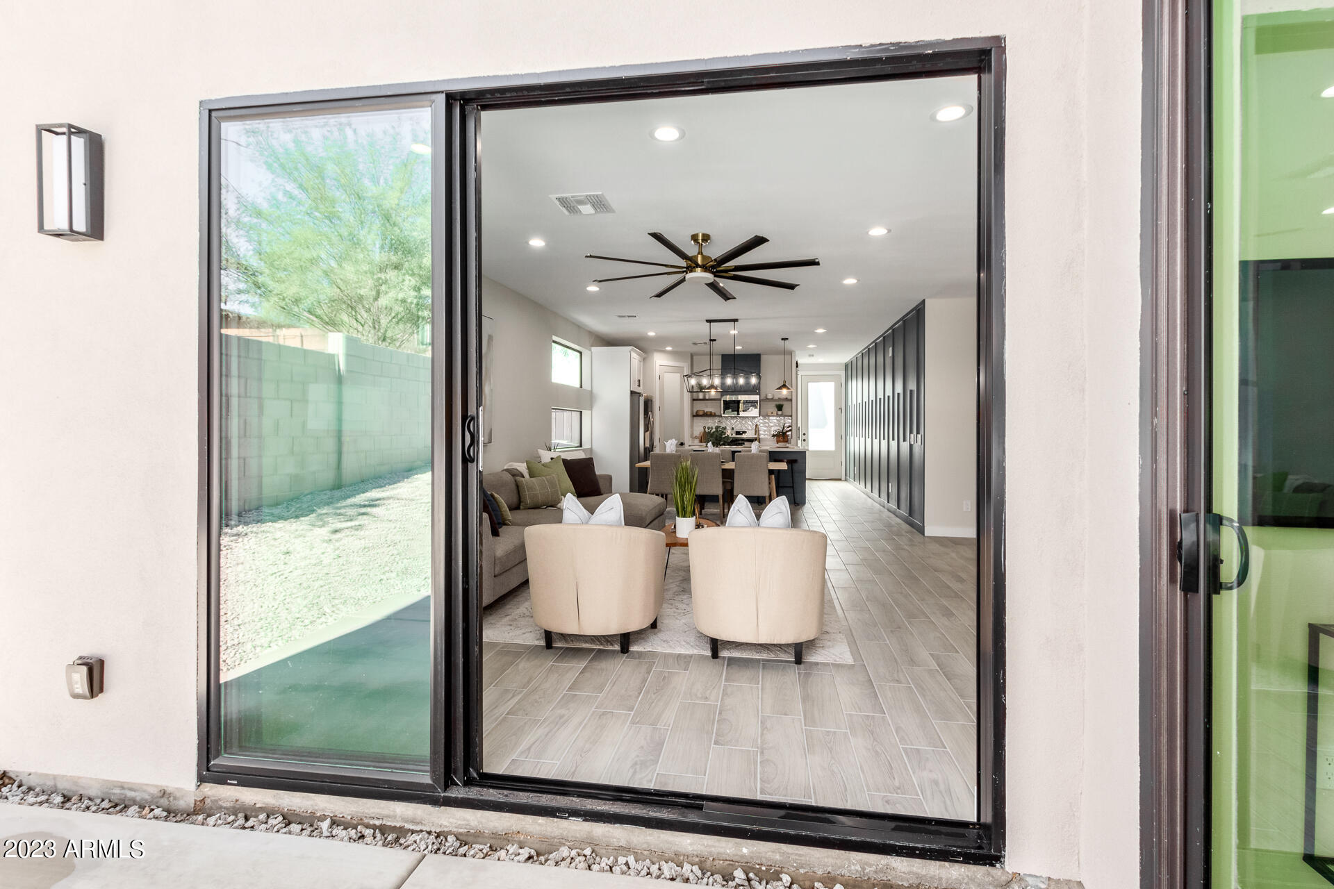 1522 E SIERRA Street