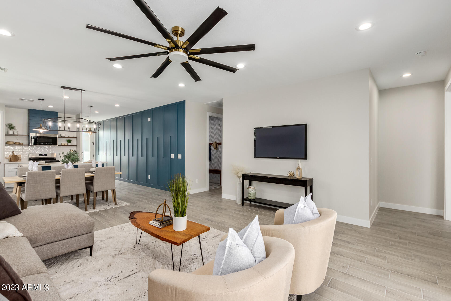 1522 E SIERRA Street