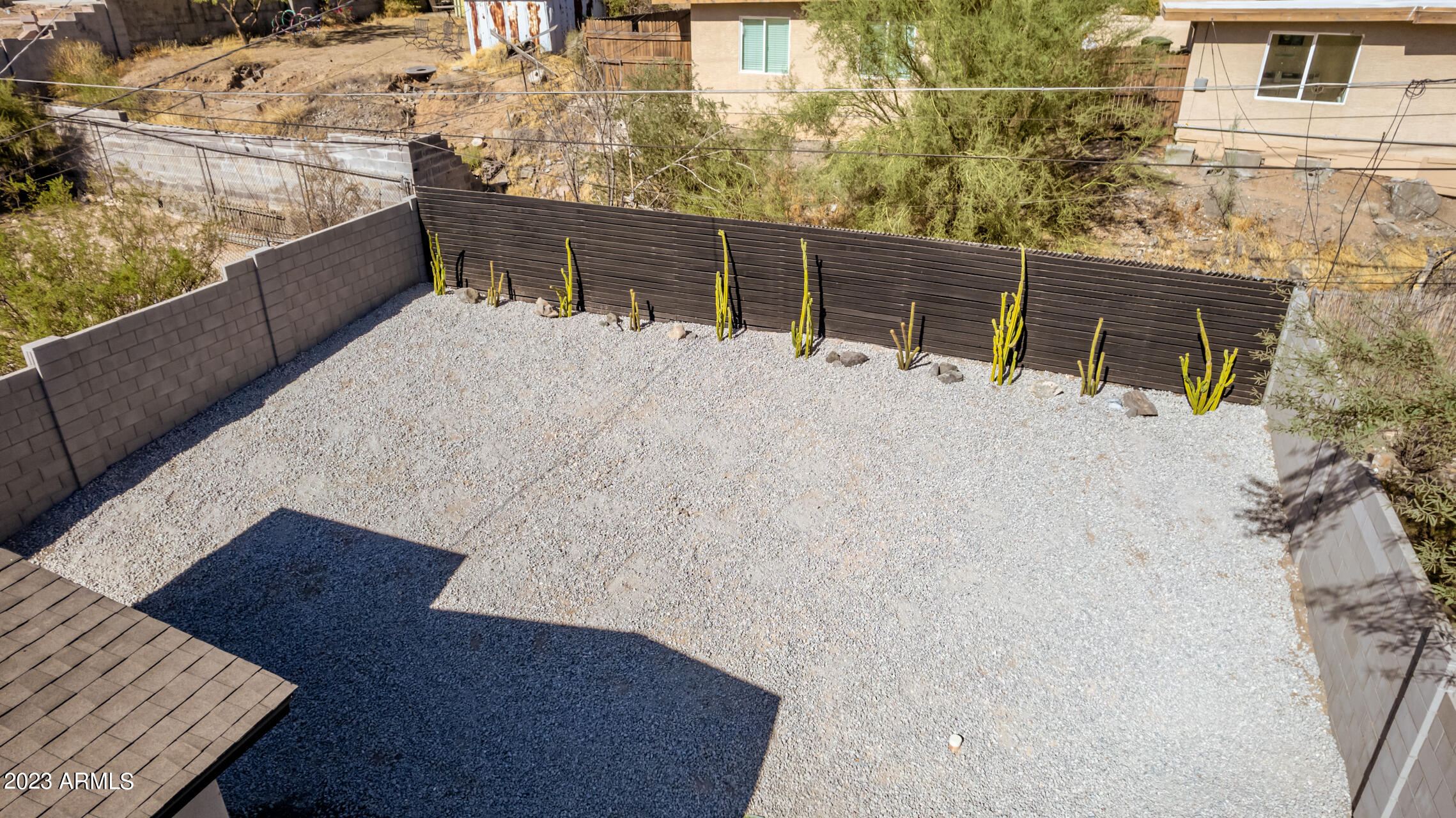 1522 E SIERRA Street