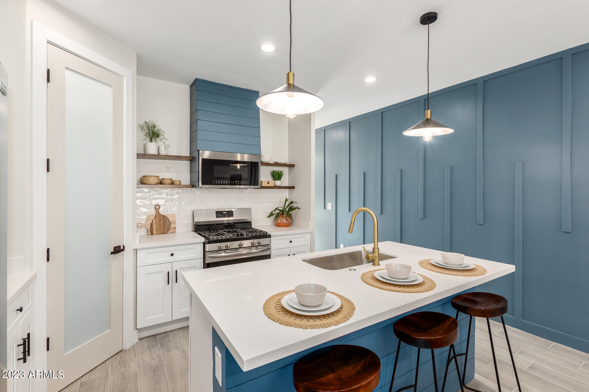 1522 E SIERRA Street