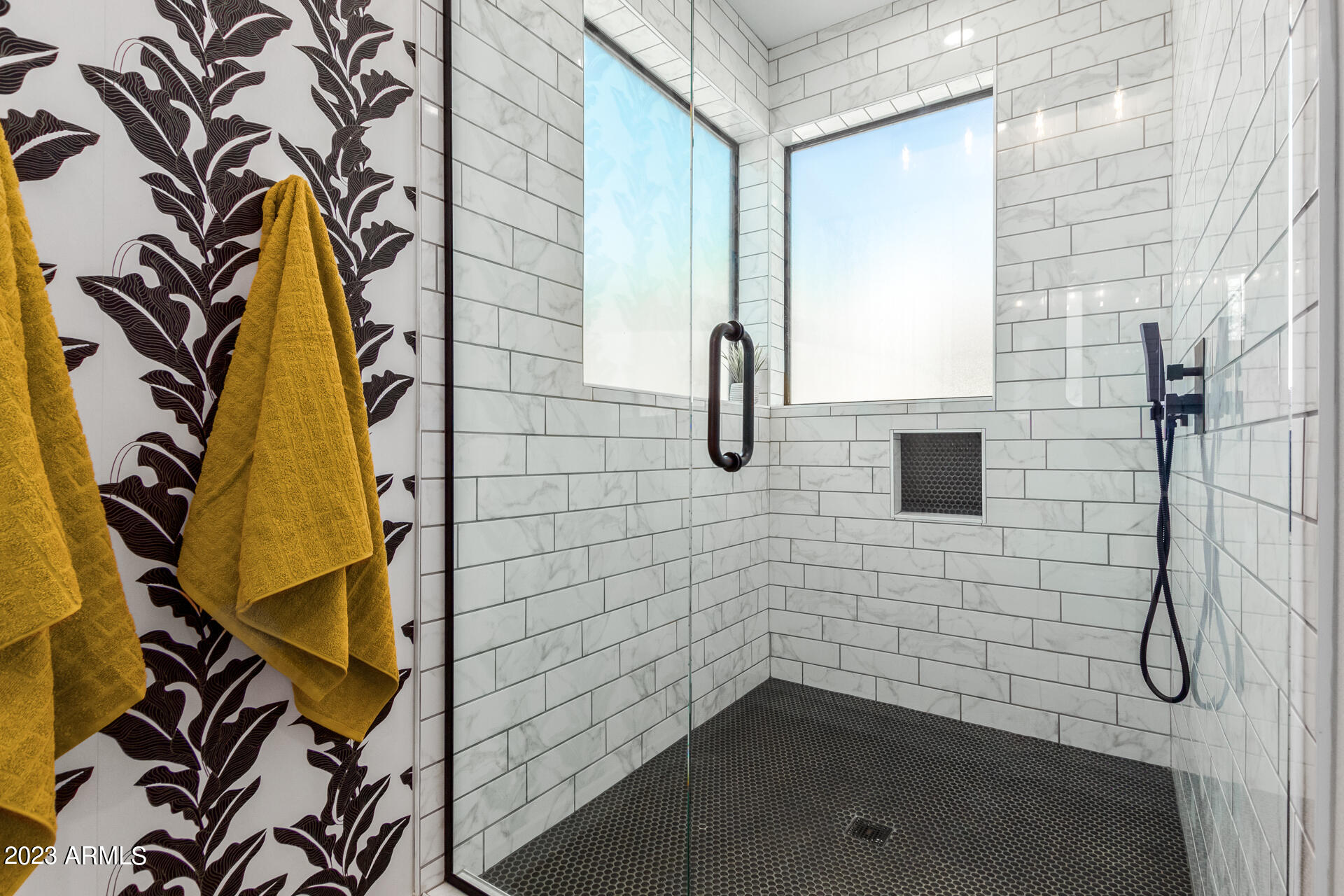 1522 E SIERRA Street