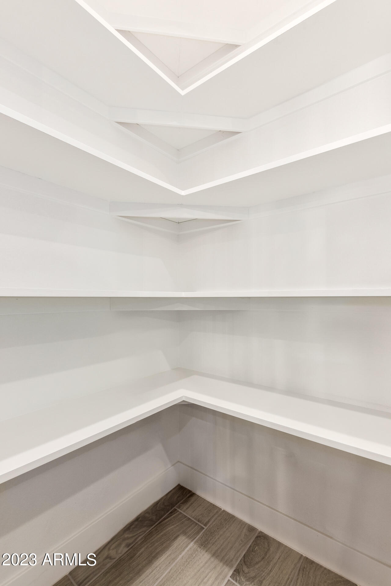 1522 E SIERRA Street