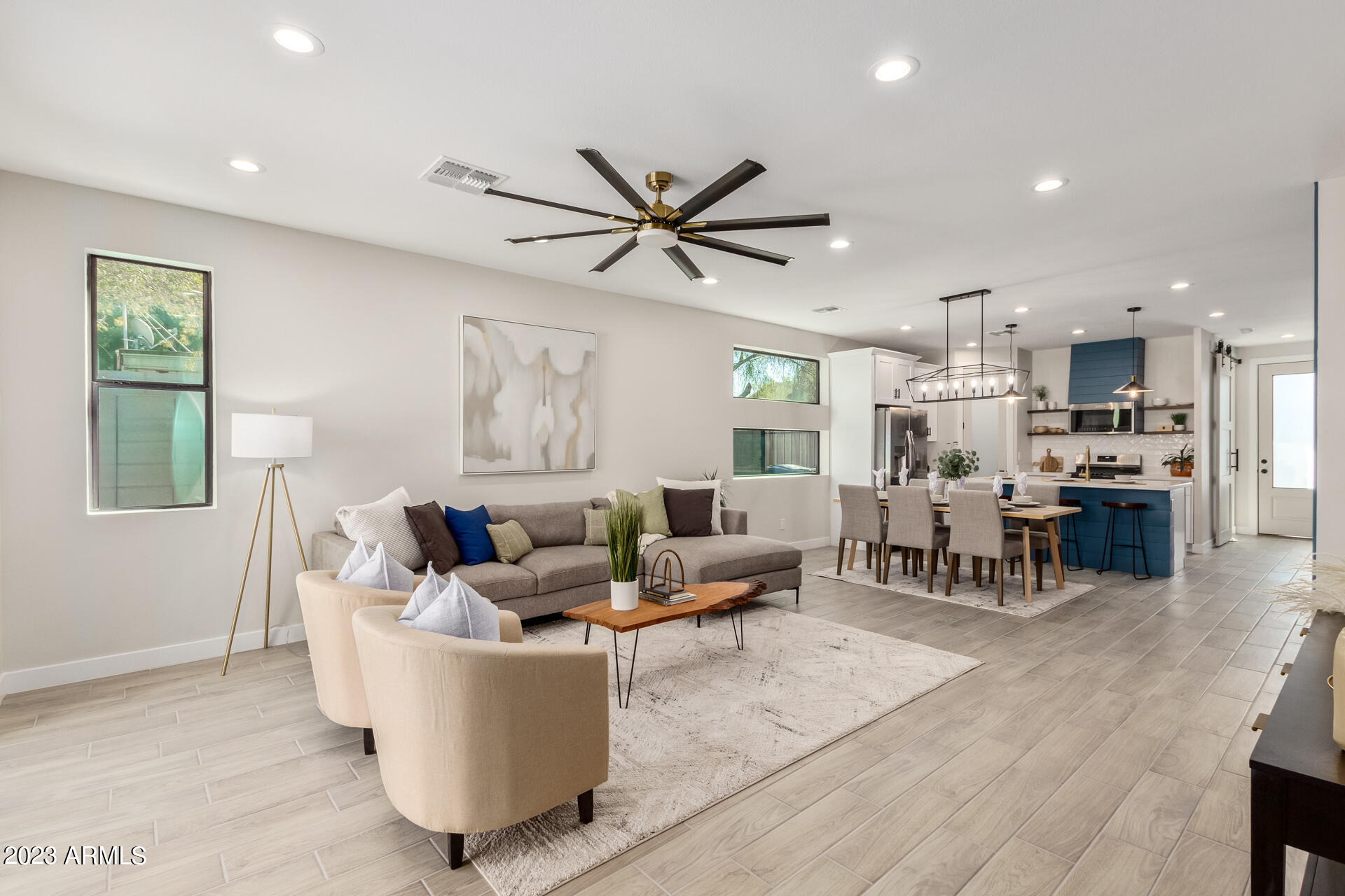 1522 E SIERRA Street