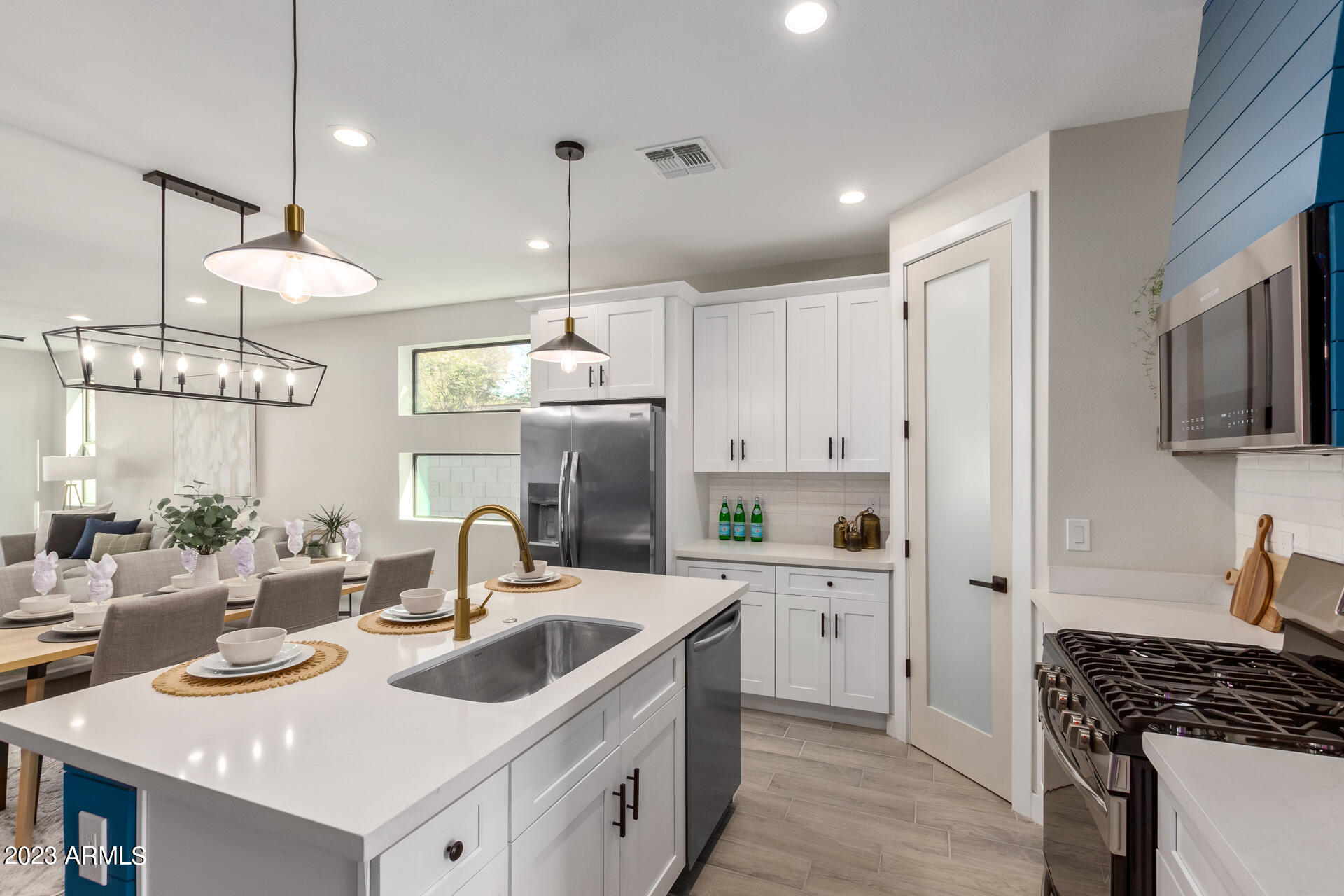 1522 E SIERRA Street