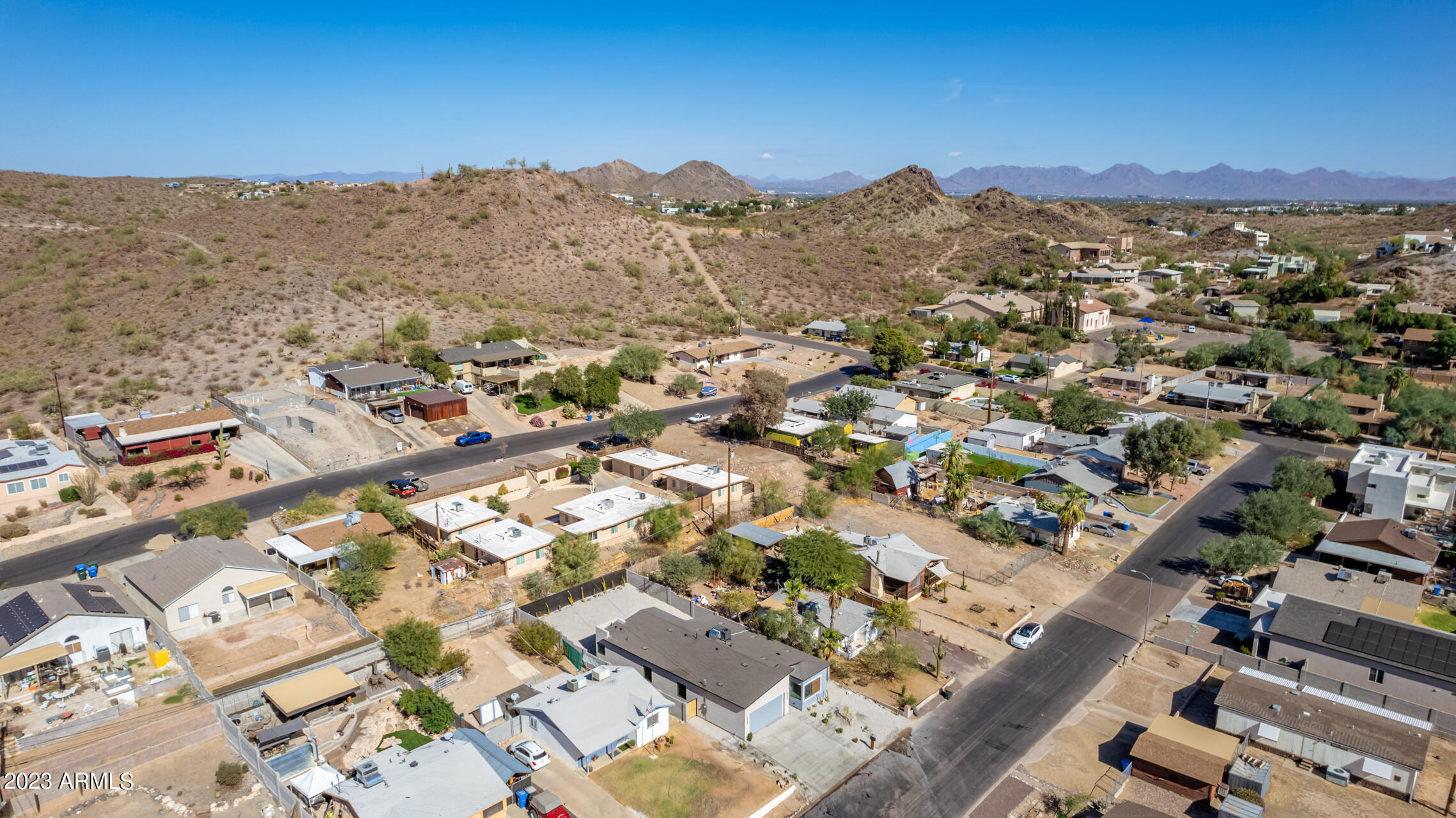 1522 E SIERRA Street